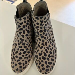 Caslon soft water resistant wedge suede platform sneaker